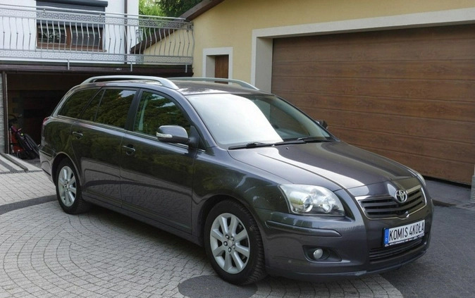 Toyota Avensis cena 17900 przebieg: 208000, rok produkcji 2006 z Nowe Miasto nad Pilicą małe 137